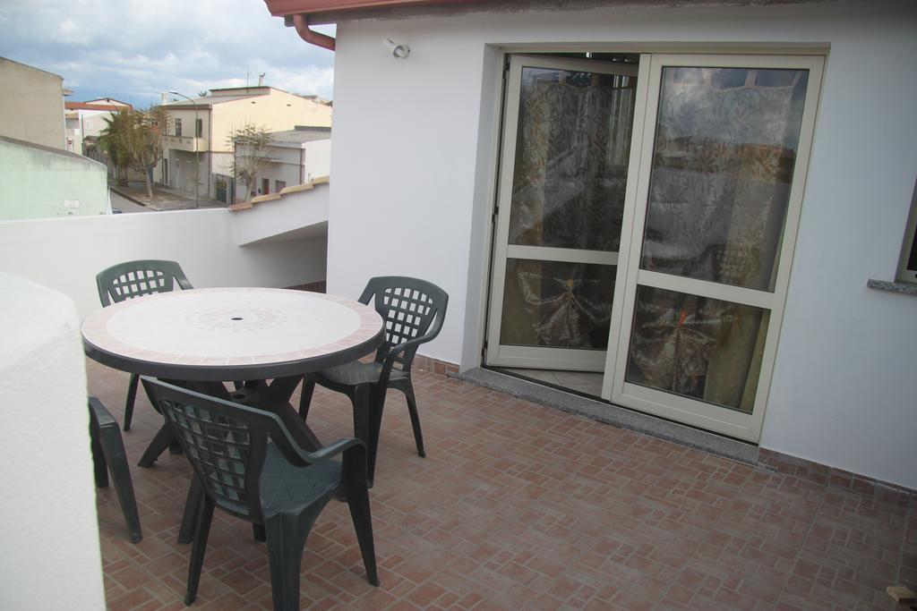 Apartamento Panta House San Giovanni Suèrgiu Exterior foto